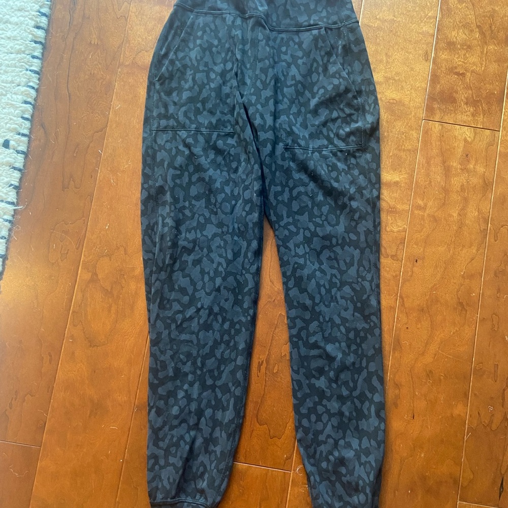 Lululemon Align Joggers - Picture 3 of 5